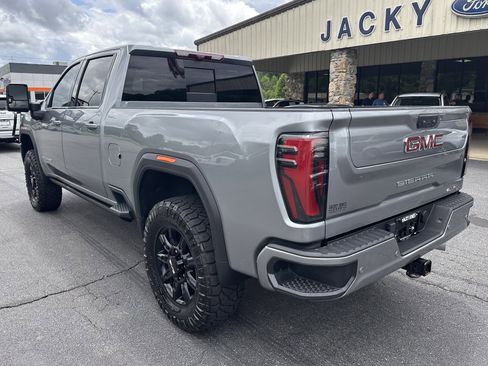 Used 2024 GMC Sierra 2500 AT4 w/ AT4 Premium Plus Package AWD/4WD image 8