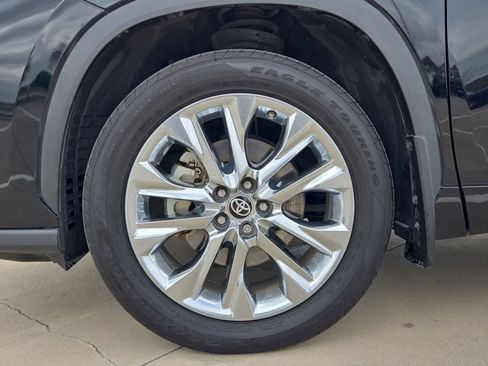 Used 2023 Toyota Highlander Limited FWD image 13