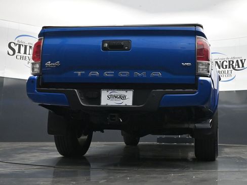 Used 2017 Toyota Tacoma Limited w/ Exterior Package AWD/4WD image 31