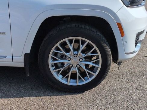 Used 2024 Jeep Grand Cherokee L Summit w/ Advanced Protech Group IV AWD/4WD image 10