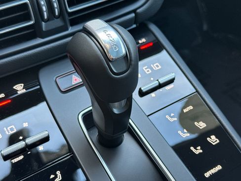Certified 2025 Porsche Macan image 26