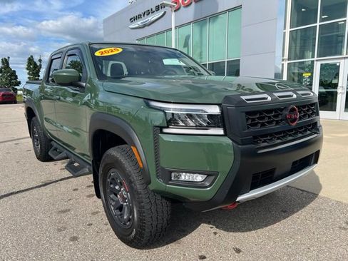 Used 2025 Nissan Frontier PRO-4X AWD/4WD image 3
