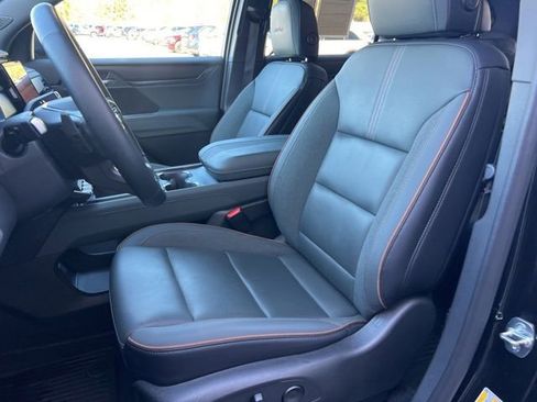 Used 2024 GMC Acadia AT4 w/ Luxury Package image 28