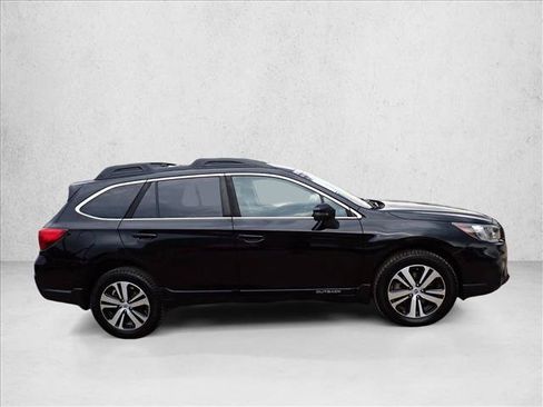Used 2019 Subaru Outback 3.6R Limited AWD/4WD image 5