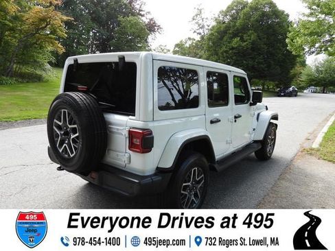 Used 2025 Jeep Wrangler Unlimited Sahara AWD/4WD image 5