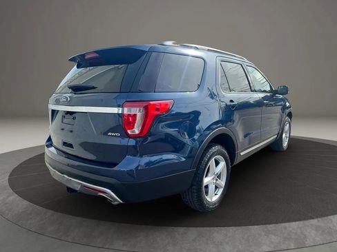 Used 2017 Ford Explorer XLT w/ Equipment Group 202A image 5