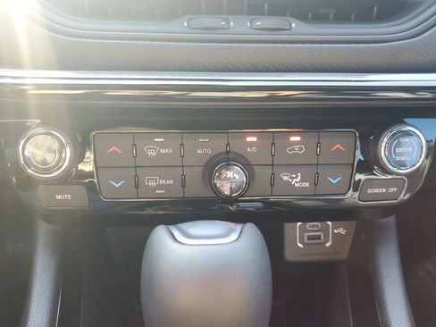 New 2026 Jeep Compass Limited image 18