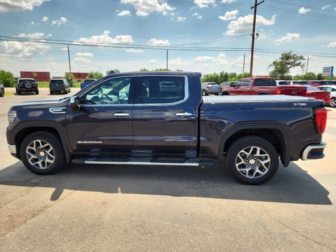 Used 2024 GMC Sierra 1500 SLT image 2