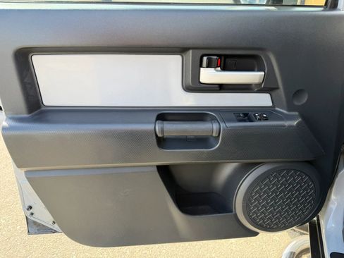 Used 2014 Toyota FJ Cruiser 4WD w/ Upgrade Package image 9