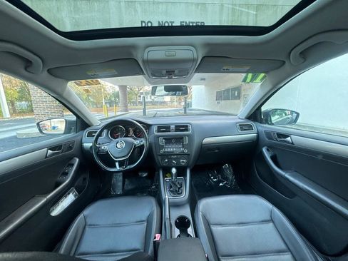 Used 2017 Volkswagen Jetta SE image 22