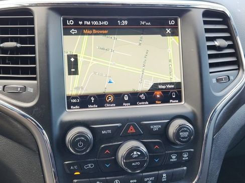 Used 2018 Jeep Grand Cherokee Altitude AWD/4WD image 16
