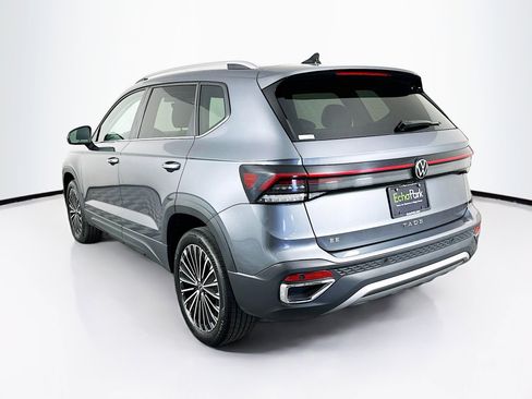 Used 2025 Volkswagen Taos SE image 5