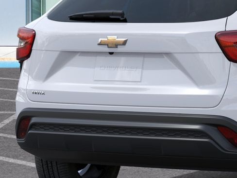 New 2026 Chevrolet Trax LS w/ LS Convenience Package FWD image 14