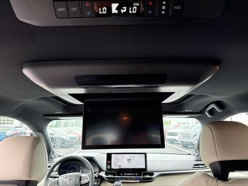 Used 2026 Toyota Sienna Limited AWD/4WD image 21