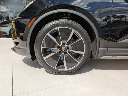 Certified 2024 Porsche Macan 4 Electric image 29