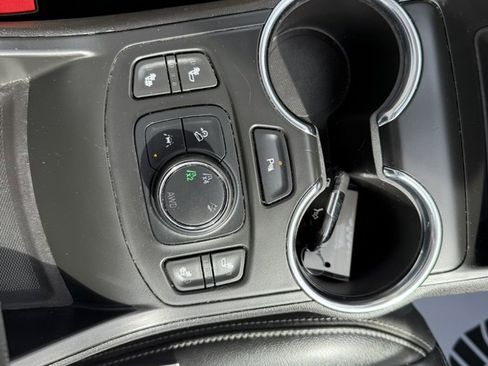 Used 2023 GMC Terrain SLT w/ Tech Package image 21