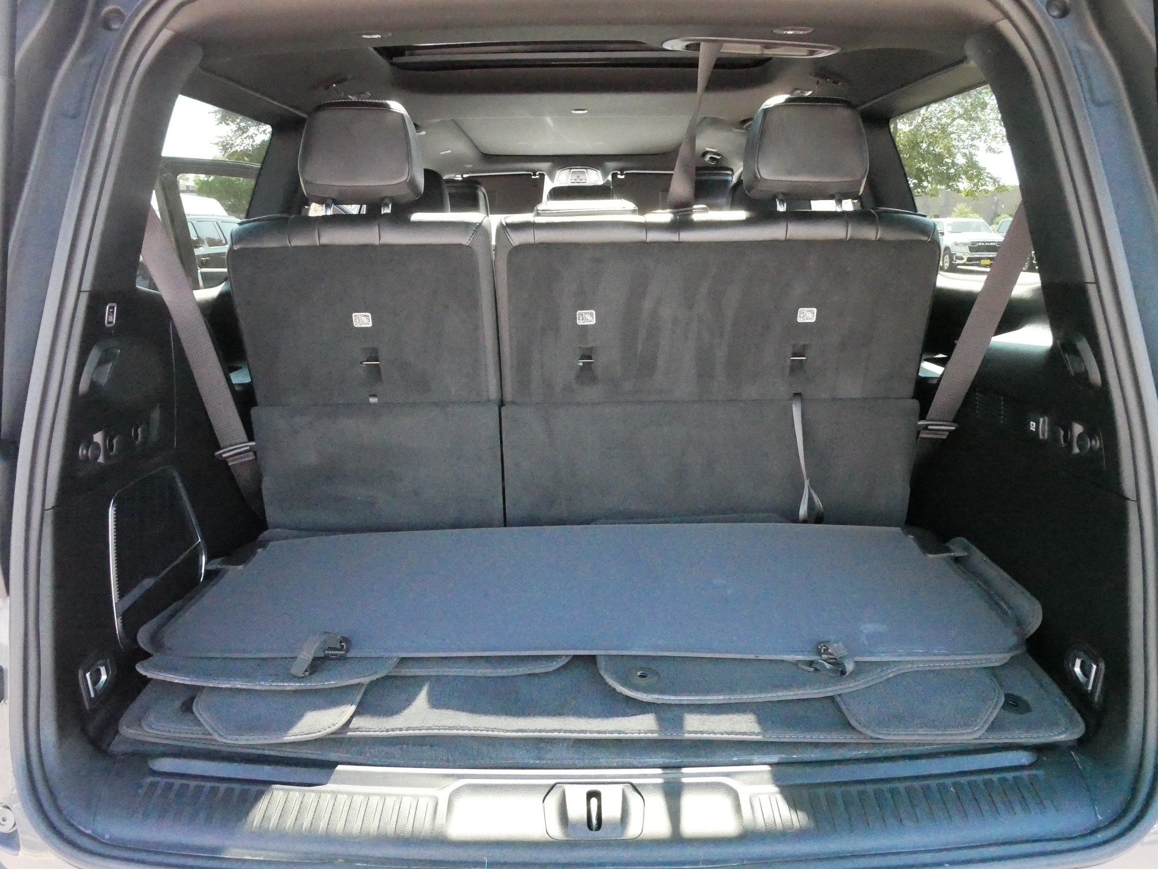 Used 2023 Jeep Wagoneer 4WD w/ Premium Group I image 18