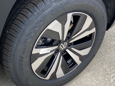 New 2026 Volkswagen Atlas Cross Sport SE image 12