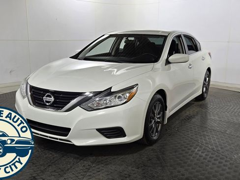 Used 2018 Nissan Altima 2.5 S w/ S Convenience Package image 3