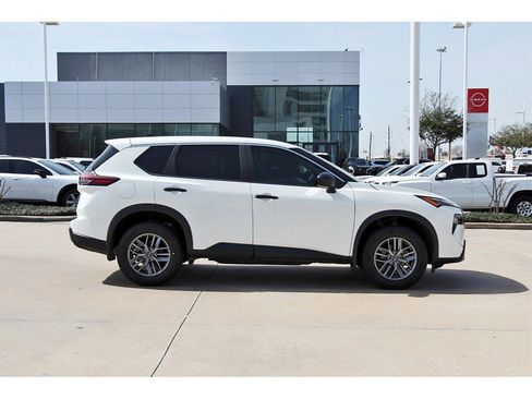 Used 2024 Nissan Rogue S image 7