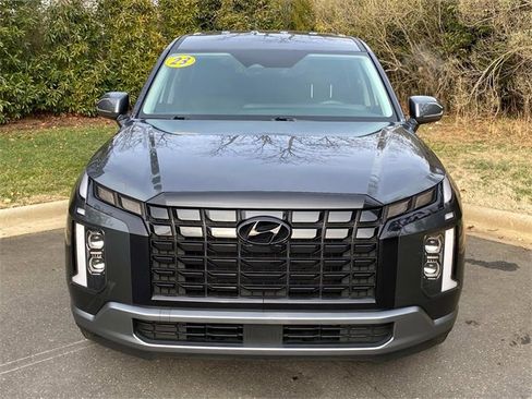 Used 2023 Hyundai Palisade SE image 2