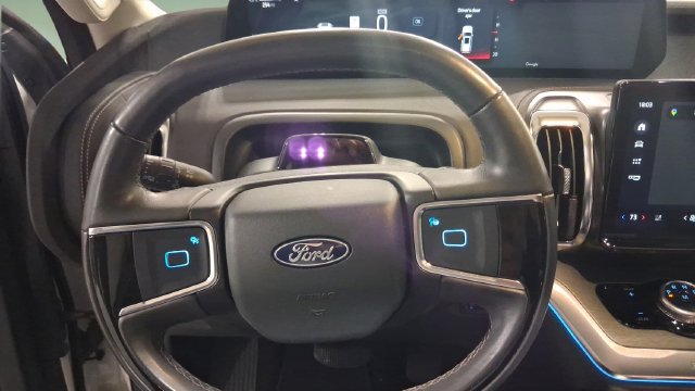 Used 2025 Ford Expedition Platinum w/ Driver's Package AWD/4WD image 10