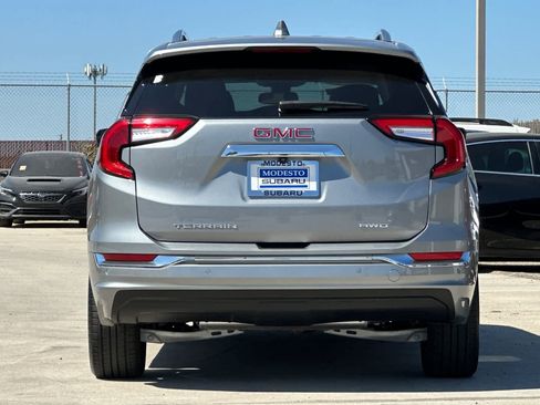 Used 2024 GMC Terrain Denali w/ Denali Premium Package AWD/4WD image 4