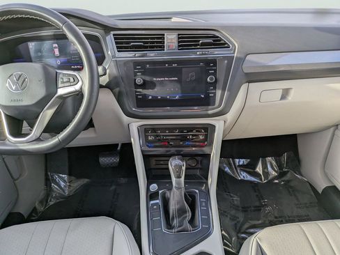 Used 2023 Volkswagen Tiguan SE w/ Panoramic Sunroof Package FWD image 13