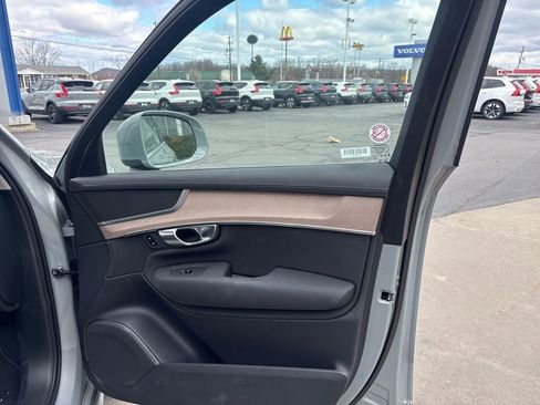 Used 2025 Volvo XC90 B6 Plus image 29