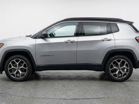 Used 2025 Jeep Compass Limited AWD/4WD image 5