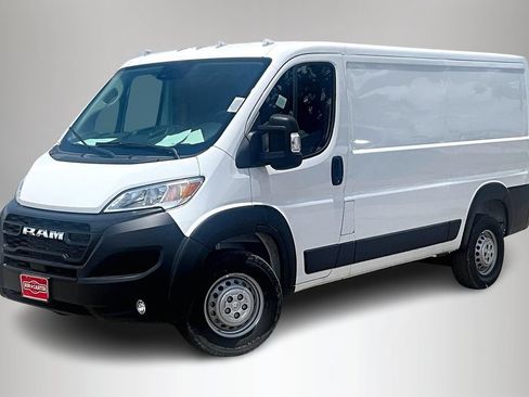 New 2024 RAM ProMaster 2500 w/ Convenience Group FWD image 2