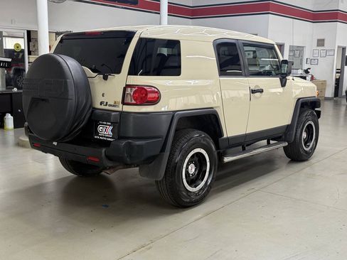 Used 2010 Toyota FJ Cruiser 4WD image 2