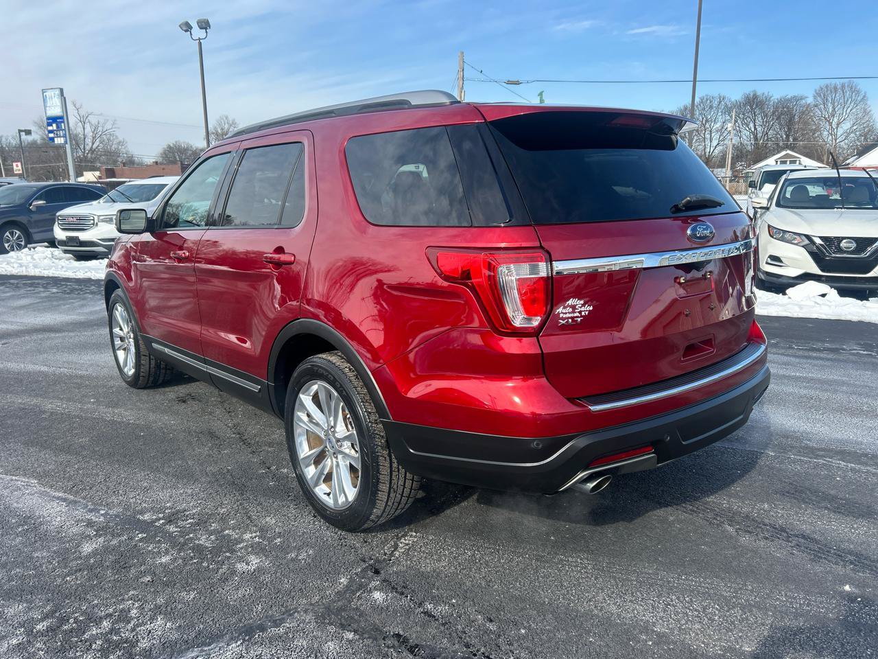 Used 2018 Ford Explorer XLT w/ Equipment Group 202A FWD image 7