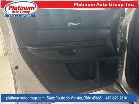 Used 2017 Chevrolet Traverse LT image 46