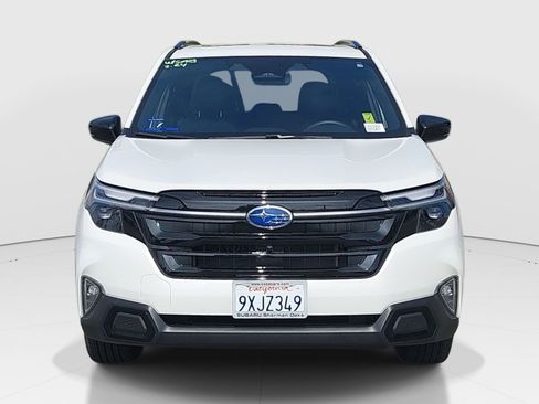 Used 2025 Subaru Forester Touring image 2