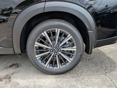 New 2026 Nissan Pathfinder Platinum FWD image 9