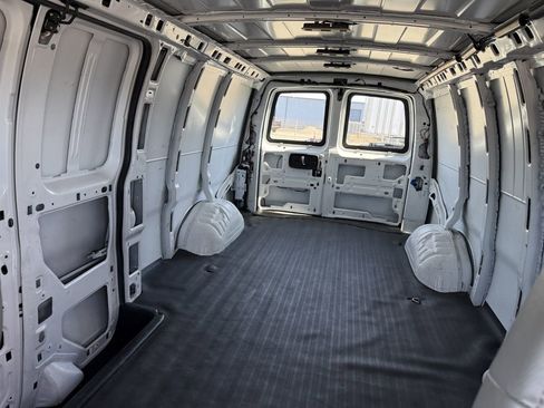 Used 2022 Chevrolet Express 2500 Extended w/ Driver Convenience Package image 20