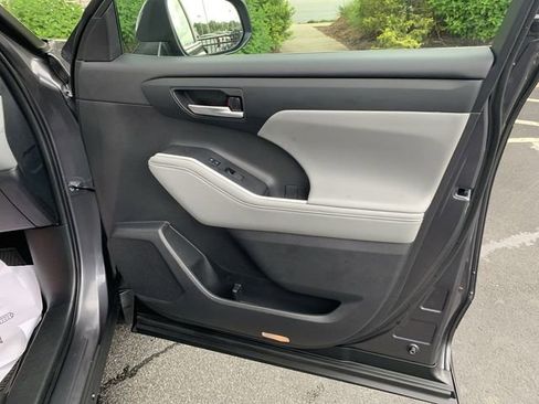 Certified 2024 Toyota Highlander XLE AWD/4WD image 13