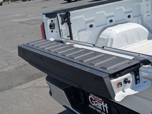 Used 2023 GMC Sierra 1500 SLE AWD/4WD image 36