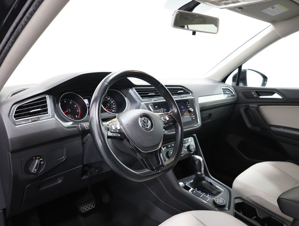 Used 2019 Volkswagen Tiguan SE w/ 3rd Row Seat Package AWD/4WD image 15