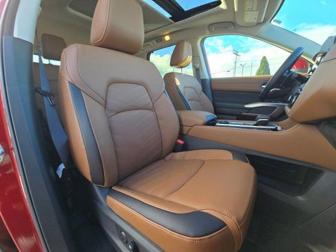 New 2025 Nissan Pathfinder Platinum image 11