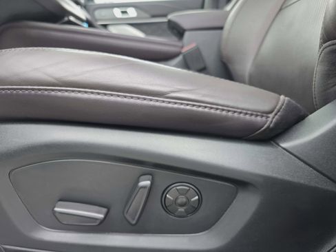 Used 2025 Ford Explorer Platinum w/ LUX Leather Package image 13