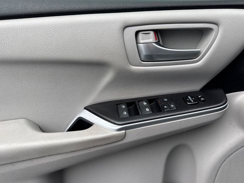 Used 2017 Toyota Camry LE image 13