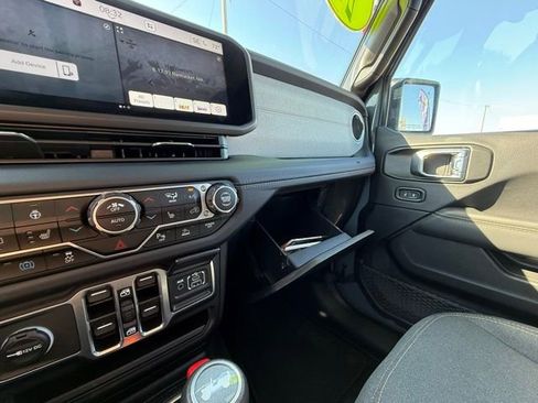 Used 2025 Jeep Wrangler Unlimited Sahara w/ Safety Group AWD/4WD image 31