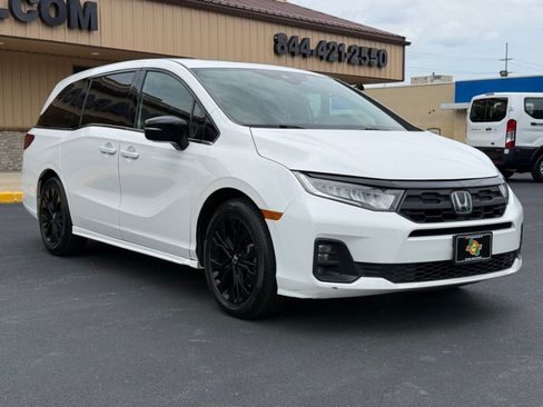 Used 2025 Honda Odyssey Sport-L image 2