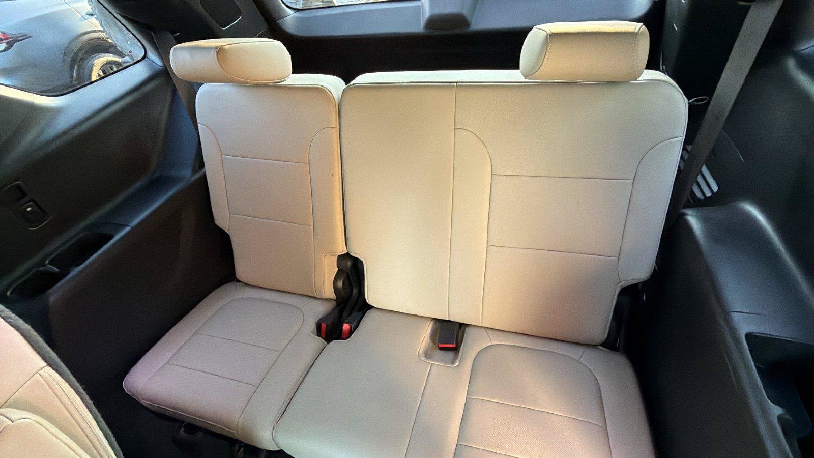 Used 2023 Chevrolet Traverse Premier FWD image 25