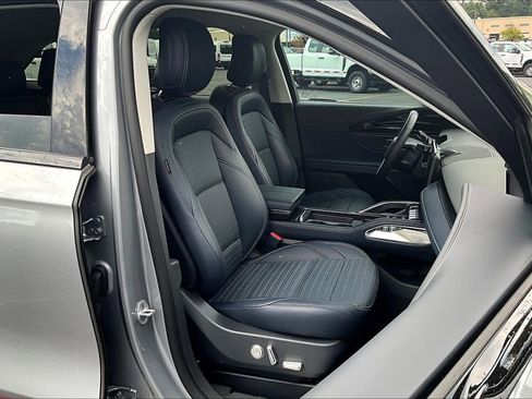 Used 2024 Lincoln Nautilus Reserve image 7