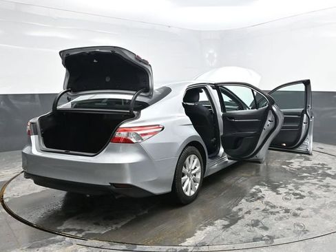 Used 2018 Toyota Camry LE image 39