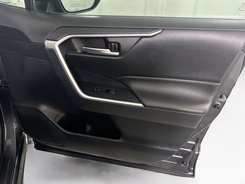 Used 2019 Toyota RAV4 XLE Premium image 33