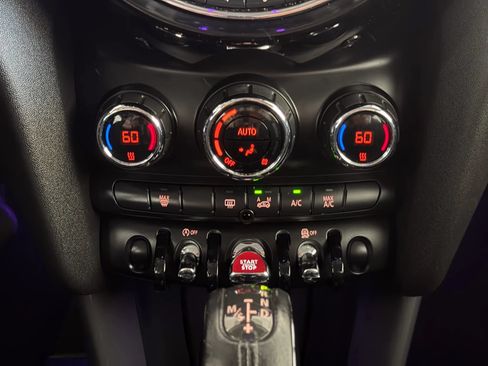 Used 2015 MINI Cooper 4-Door Hardtop FWD image 27